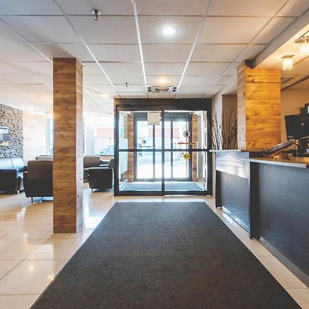 Hotel Continental Centre-Ville Вал-д'Ор Екстериор снимка