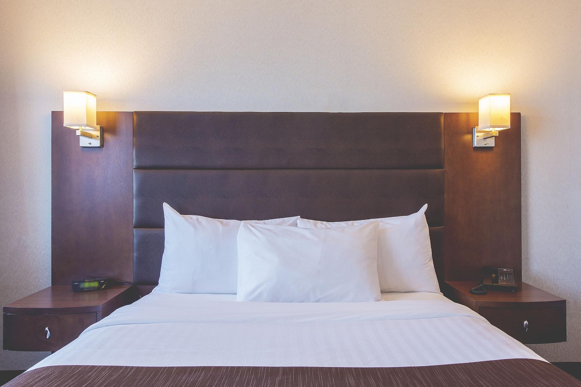 Hotel Continental Centre-Ville Вал-д'Ор Екстериор снимка