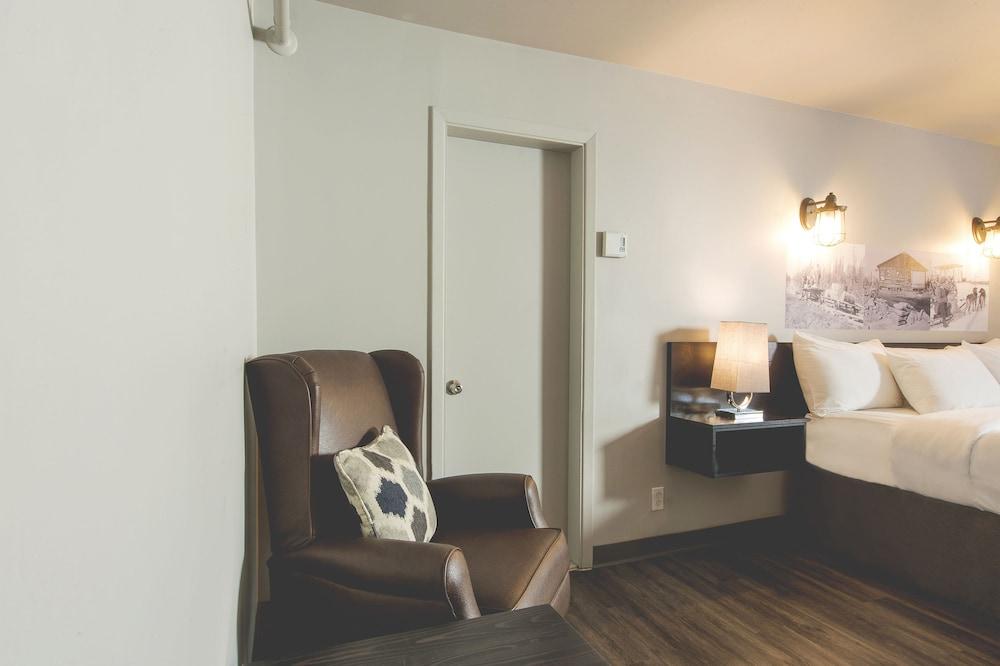 Hotel Continental Centre-Ville Вал-д'Ор Екстериор снимка