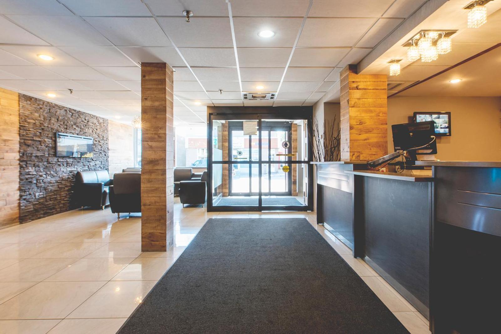 Hotel Continental Centre-Ville Вал-д'Ор Екстериор снимка