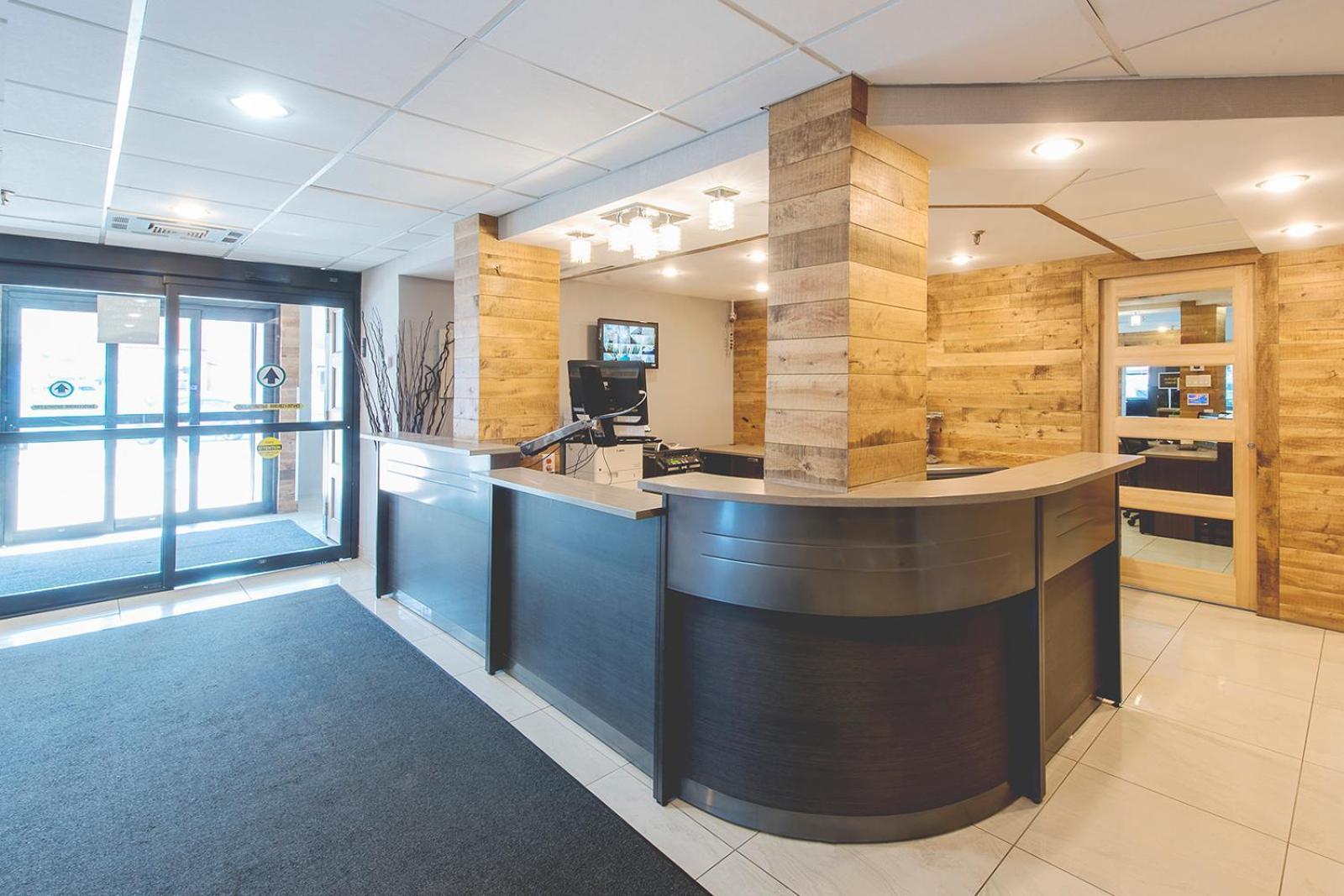 Hotel Continental Centre-Ville Вал-д'Ор Екстериор снимка