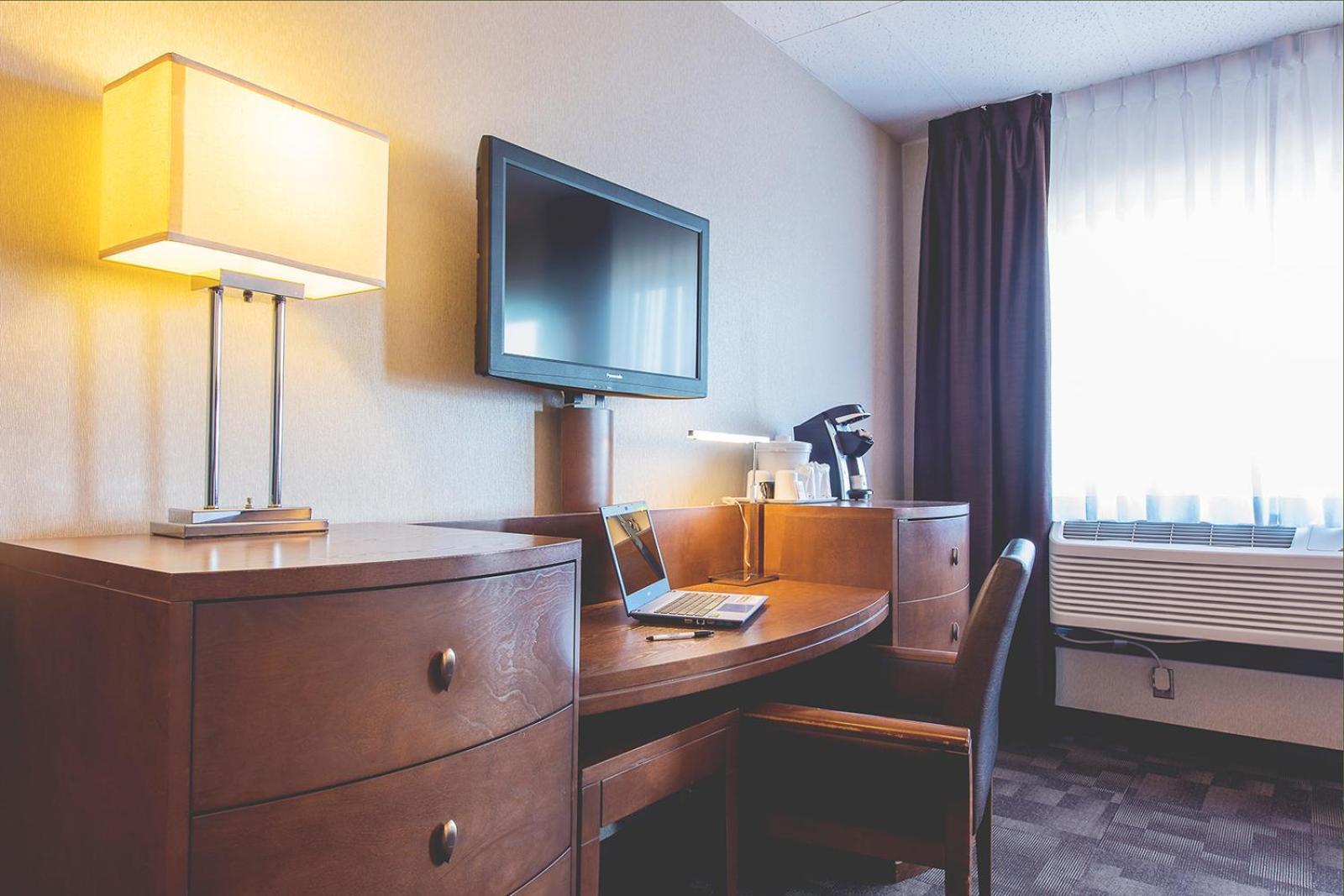 Hotel Continental Centre-Ville Вал-д'Ор Екстериор снимка
