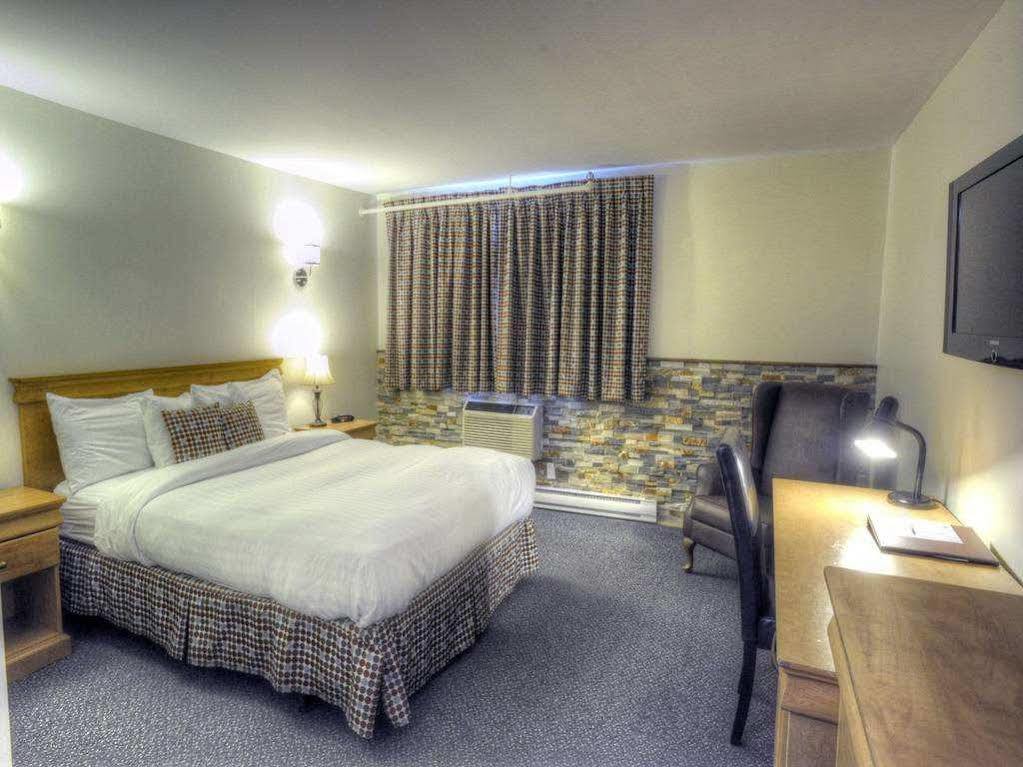 Hotel Continental Centre-Ville Вал-д'Ор Екстериор снимка
